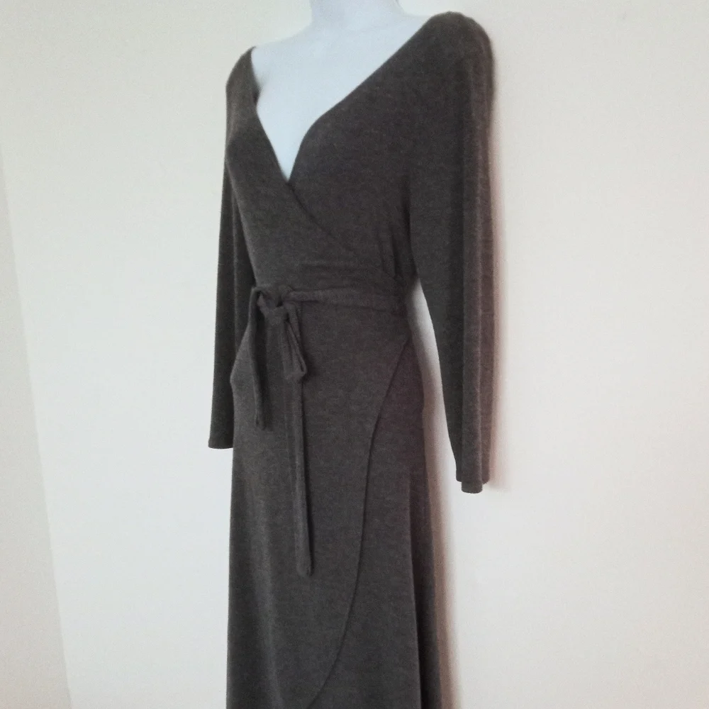 NWT🎁 FREE GIFT IS INCLUDED 🎁 Wrap Dress V- Neck, High Split, Midi - Picture 3 of 13